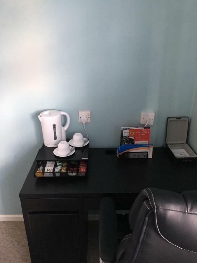 Appartamento Travelling Stop Swindon Esterno foto