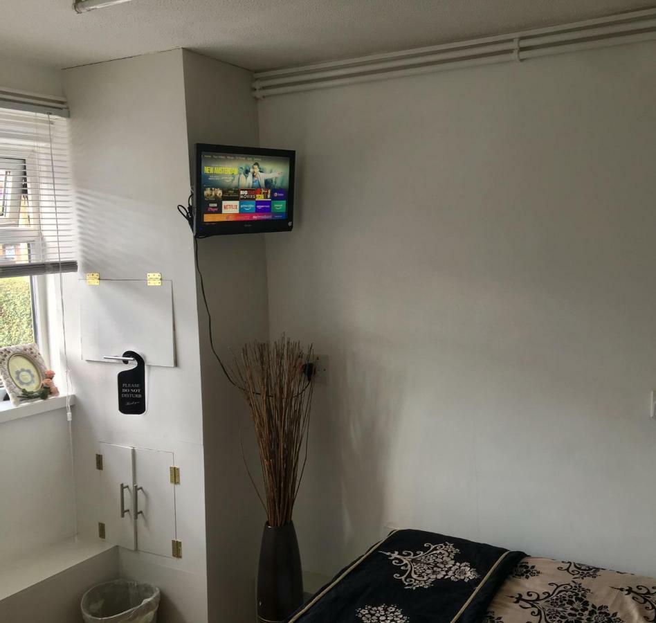 Appartamento Travelling Stop Swindon Esterno foto