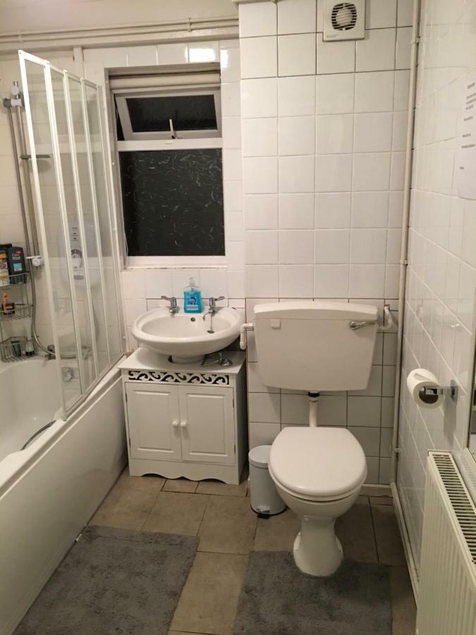 Appartamento Travelling Stop Swindon Esterno foto