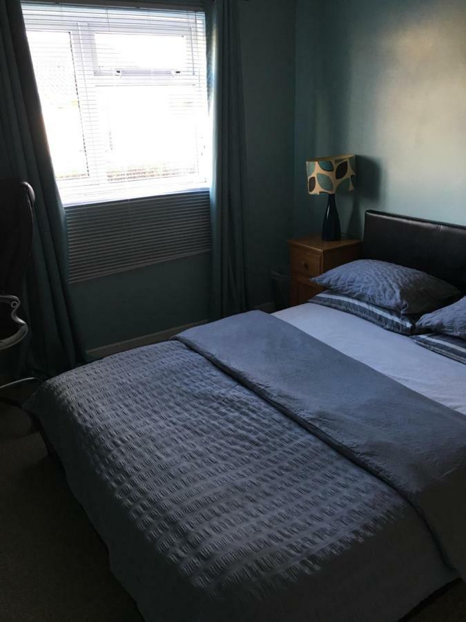 Appartamento Travelling Stop Swindon Esterno foto