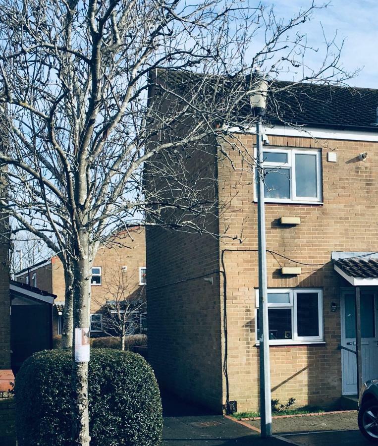 Appartamento Travelling Stop Swindon Esterno foto
