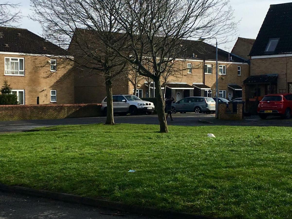 Appartamento Travelling Stop Swindon Esterno foto
