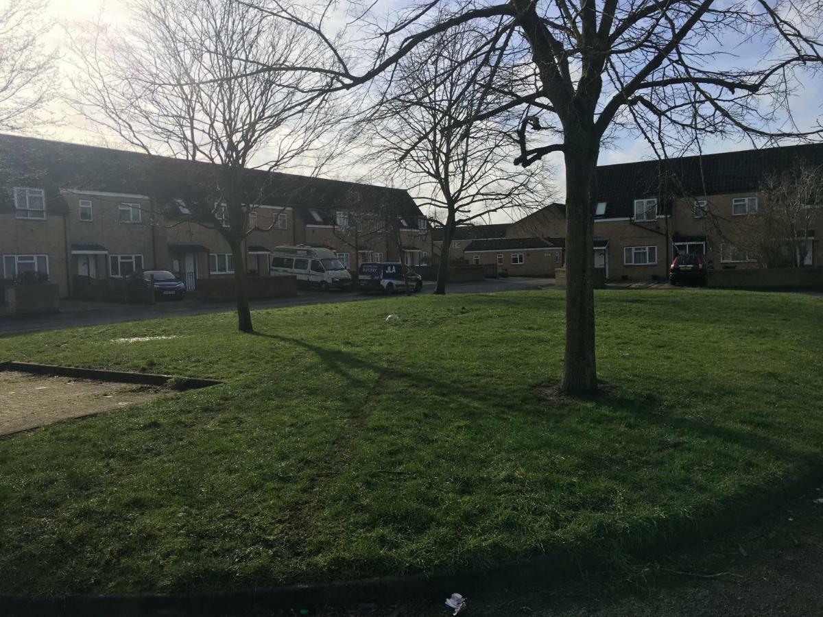 Appartamento Travelling Stop Swindon Esterno foto